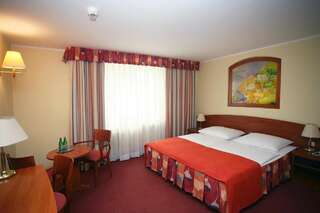 Отель Hotel Prezydencki 3-star Жешув Двухместный номер с 1 кроватью или 2 отдельными кроватями-1