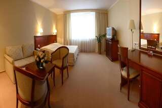 Отель Hotel Prezydencki 3-star Жешув Улучшенный двухместный номер с 1 кроватью или 2 отдельными кроватями-5